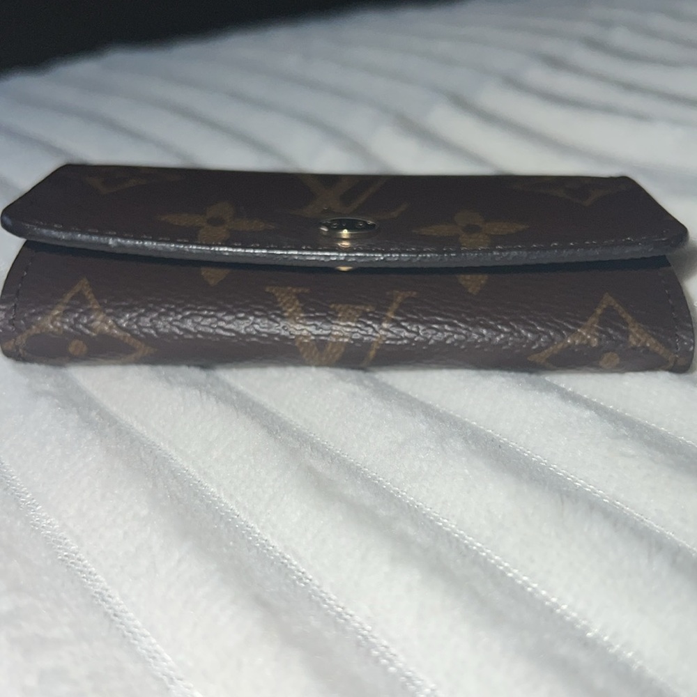 Louis Vuitton 4 Key Holder - Picture 10 of 10